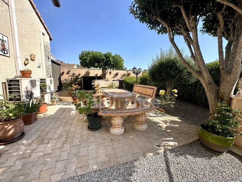 Maison plain pied de 80 m² avec 4 pièces, piscine jacuzzi et panneaux solaires à Vergèze - photo 9
