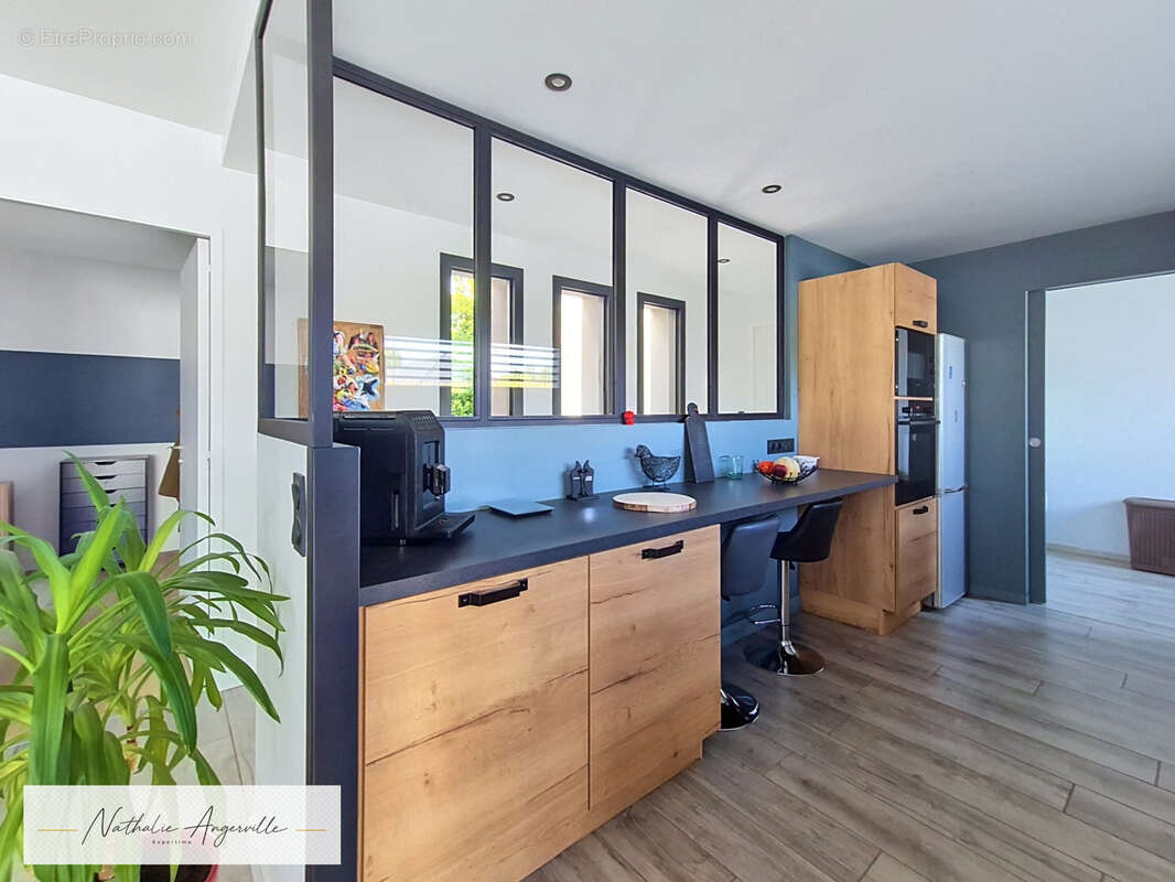 Nuces   Maison contemporaine 144 m2 de plain-pied avec piscine - photo 5
