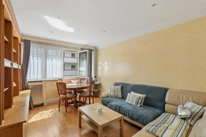 Appartement à PARIS-19E