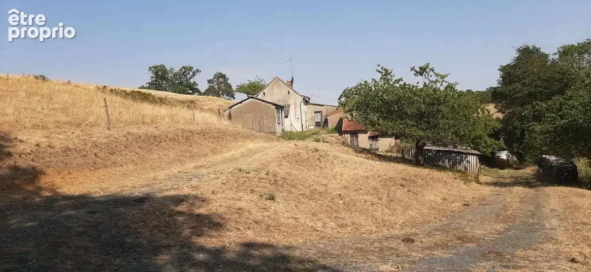 Fermette a rénover avec ses dépendances, sur 2,7 ha de terrain dans cadre bucolique - photo 2