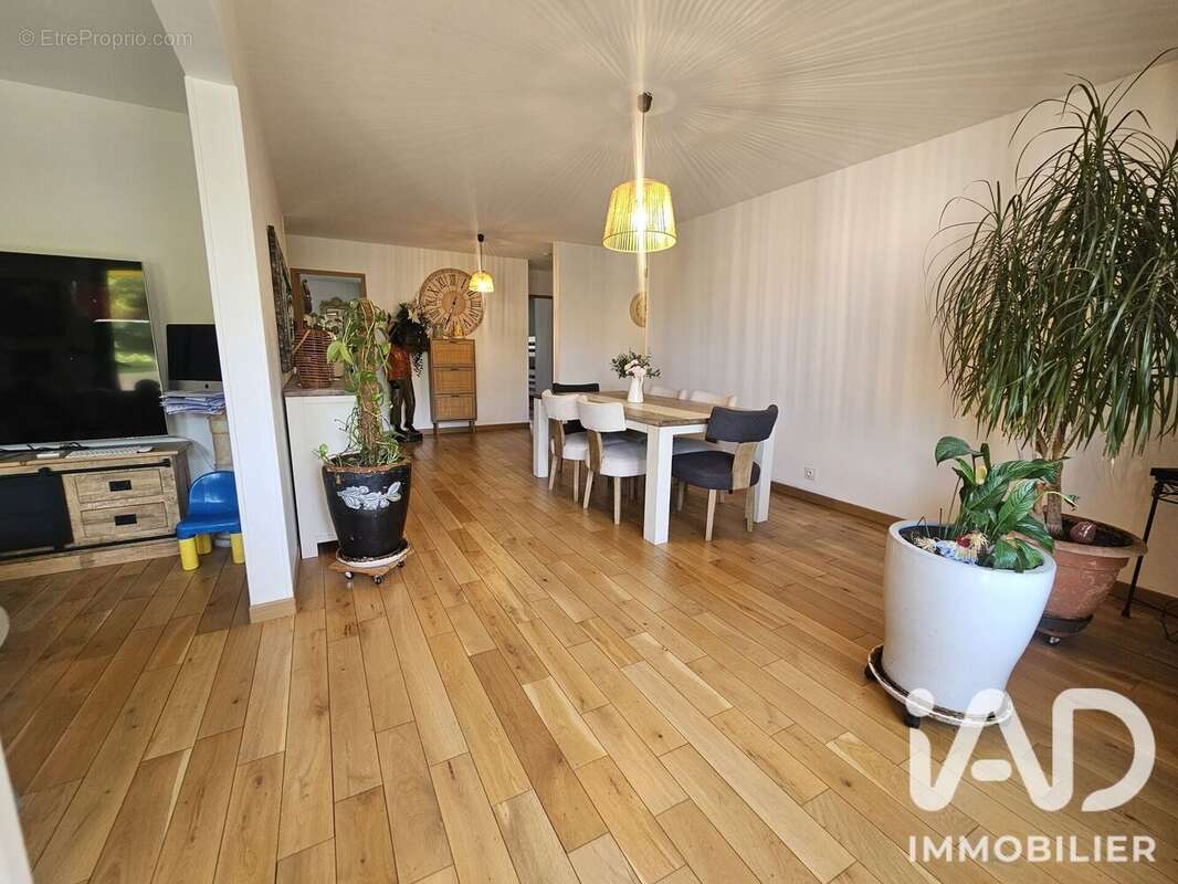 Appartement 105 m² à Marseille-12e  - photo 2