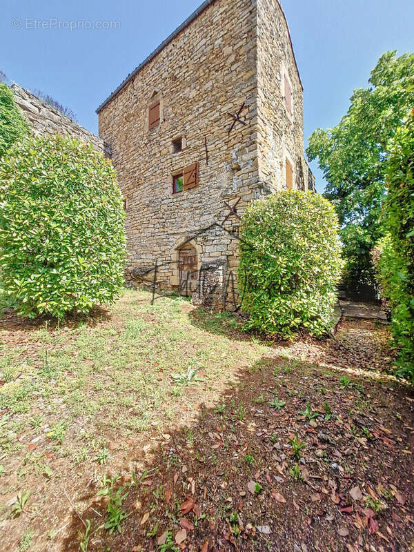 Maison à SAINT-GEORGES-DE-LUZENCON