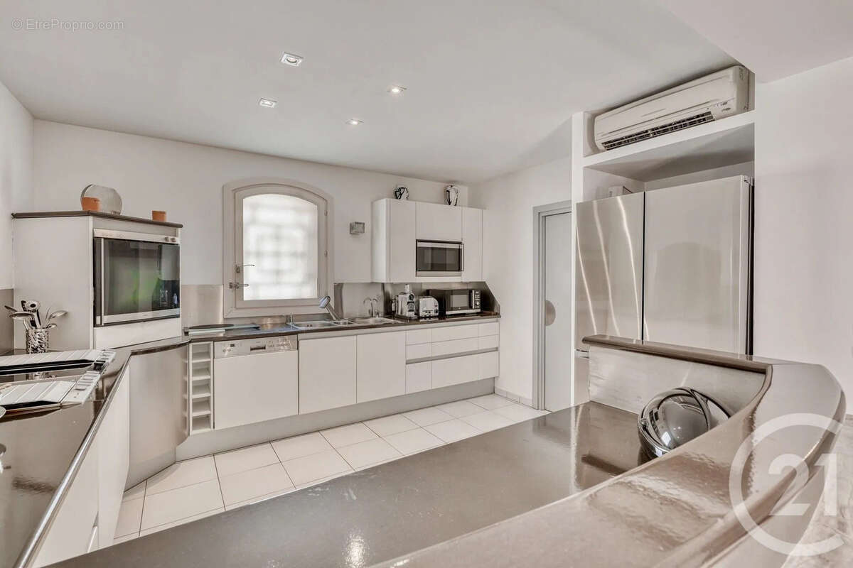 Maison 204 m² à Hyeres  - photo 5