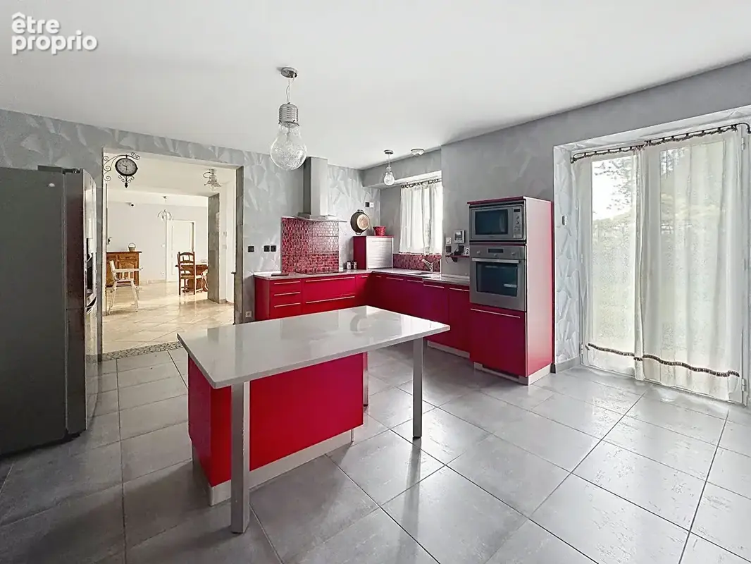 Maison La Cote Saint Andre 6 pièce(s) de 246 m² - photo 4