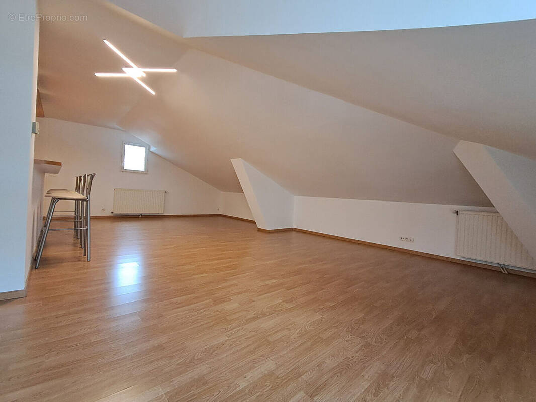 Appartement à VAUJOURS