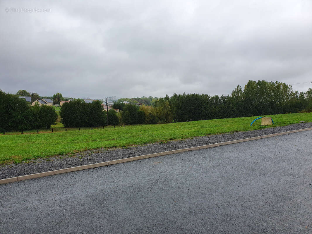Terrain à LONNY