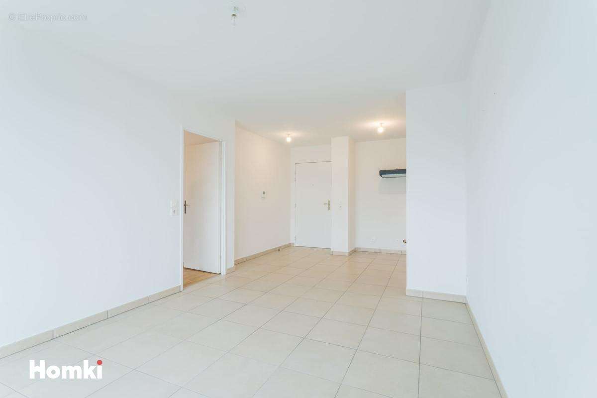 Appartement T2 de 39 m² à Annemasse 74100, Rue du Petit Malbrande - photo 4