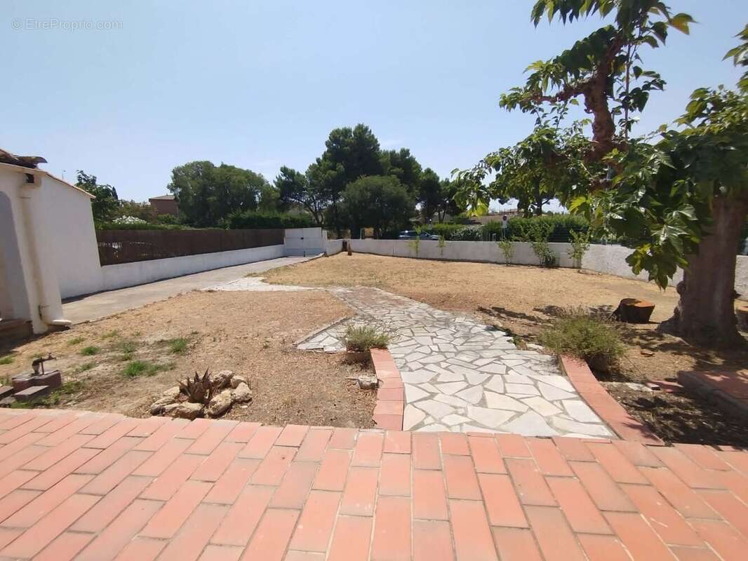 PEZENAS centre  Plain-pied rénové avec jardin arboré - photo 10