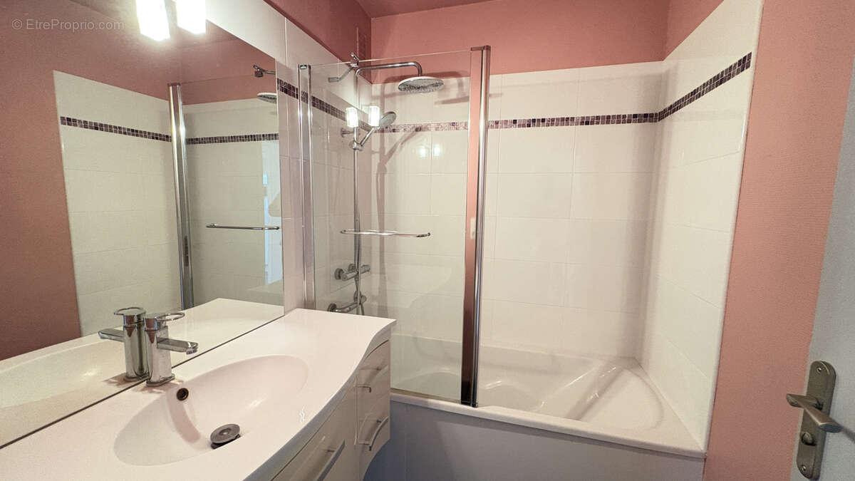 Appartement à PONT-SAINTE-MARIE