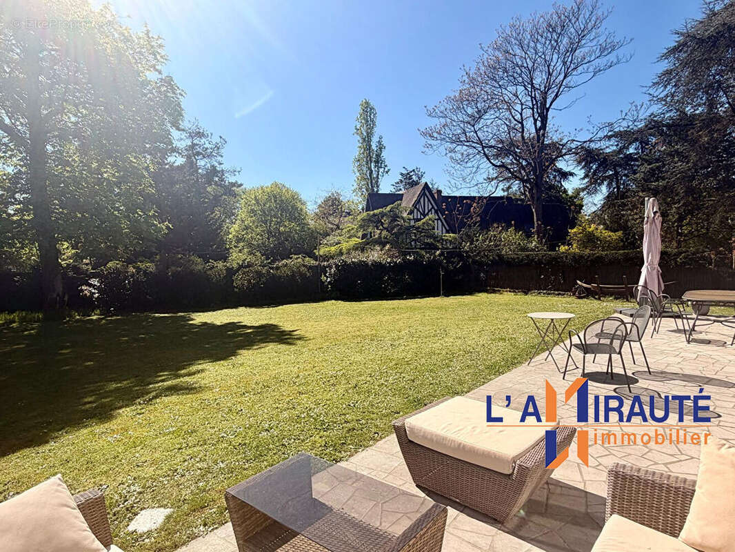 Maison à MAISONS-LAFFITTE