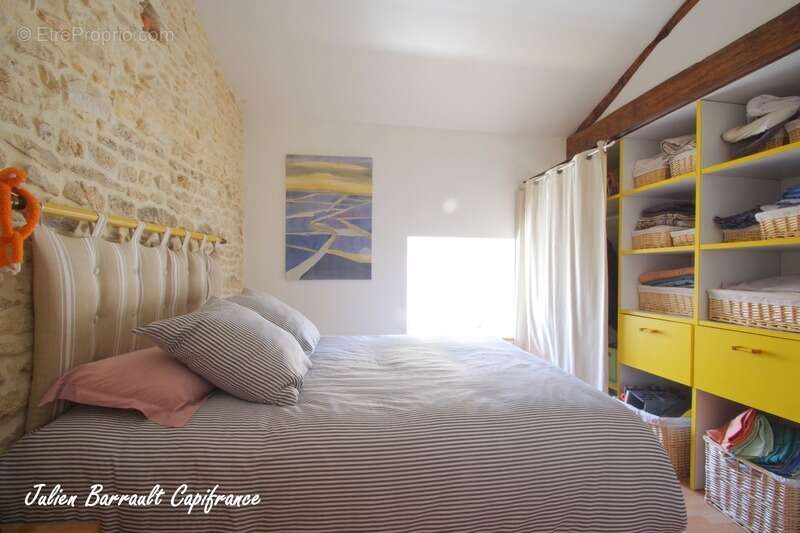 Maison en pierre de 186,64 m² avec 3 chambres rénovée en 1999 sur un terrain de 413 m² - photo 12