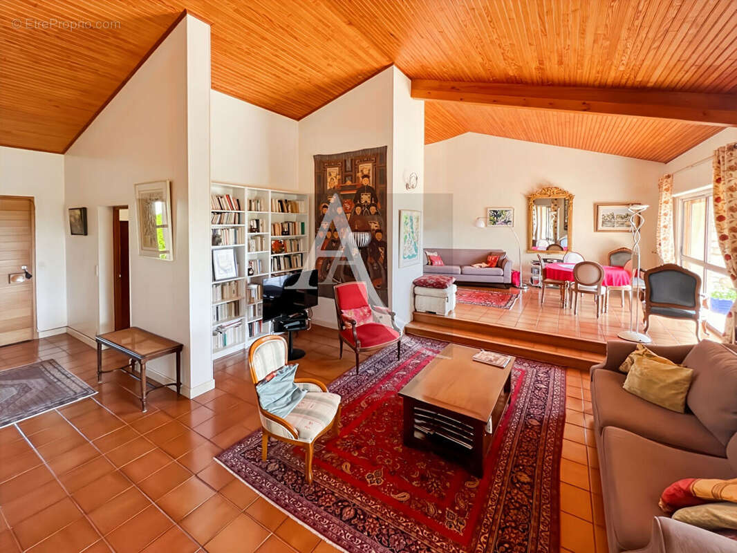 Maison à MONTAYRAL
