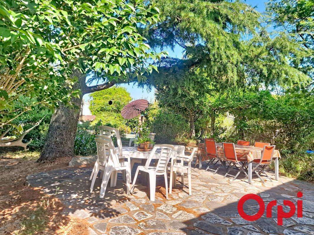 Maison de type 7 pieces de 130 m2 avec garage et piscine - photo 2