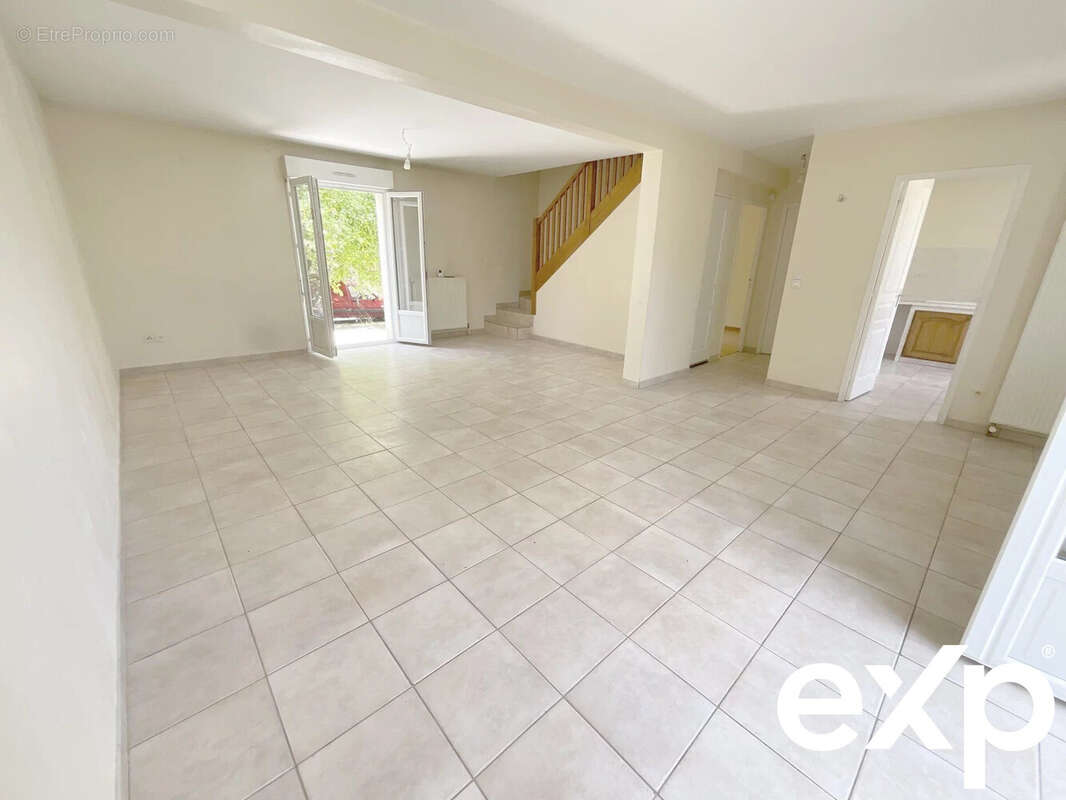 Maison à SAINT-JULIEN-LES-VILLAS