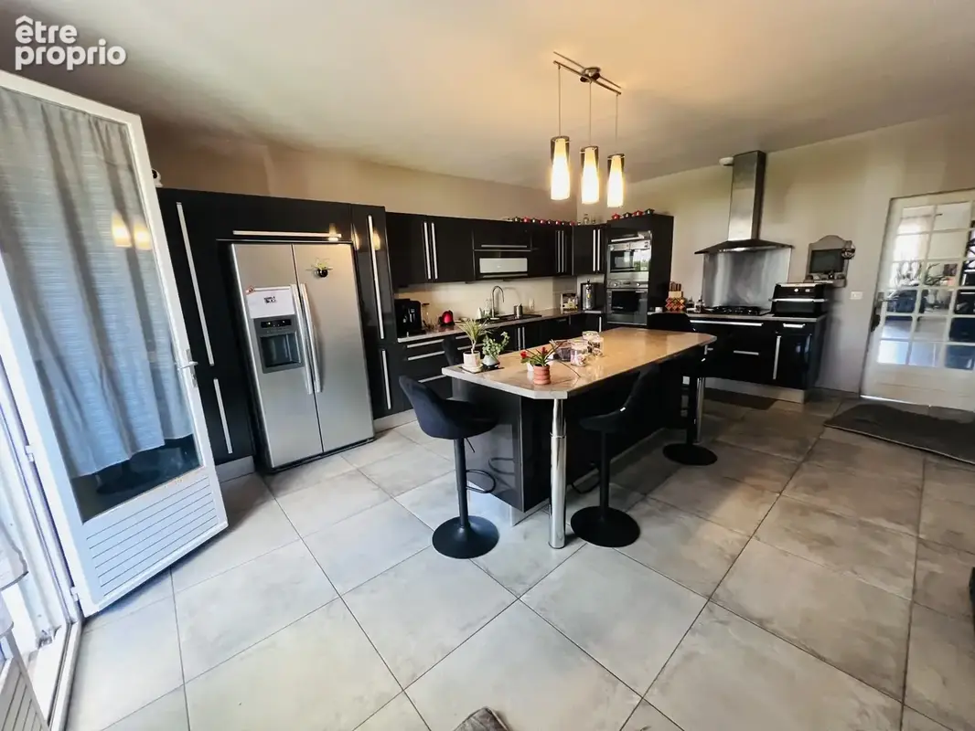 Maison 280 m² à Osny  - photo 6