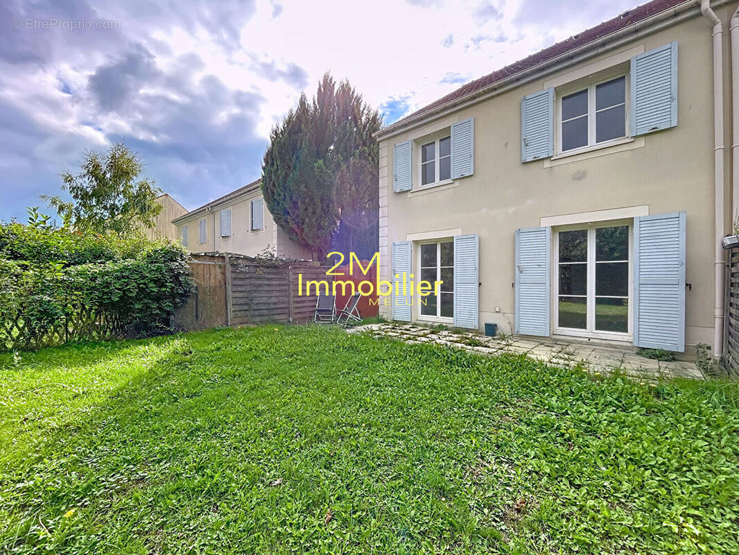 Maison à VAUX-LE-PENIL