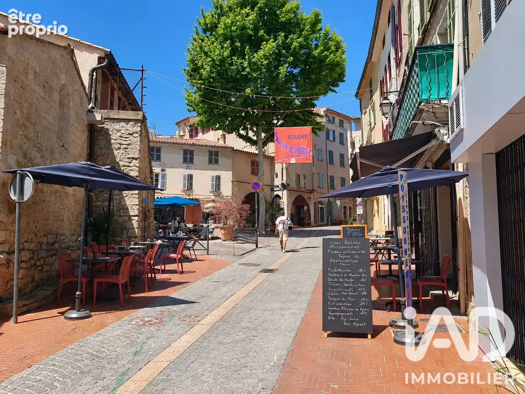 Photo 1 - Commerce à OLLIOULES