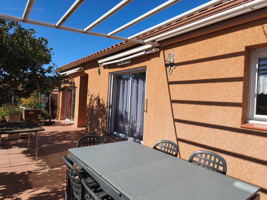 Maison à SAINT-LAURENT-DE-LA-SALANQUE