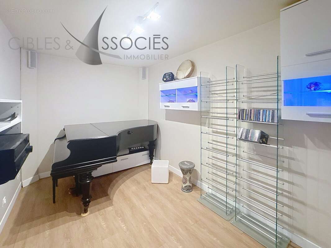 Maison 173 m² à La Rochelle  - photo 9