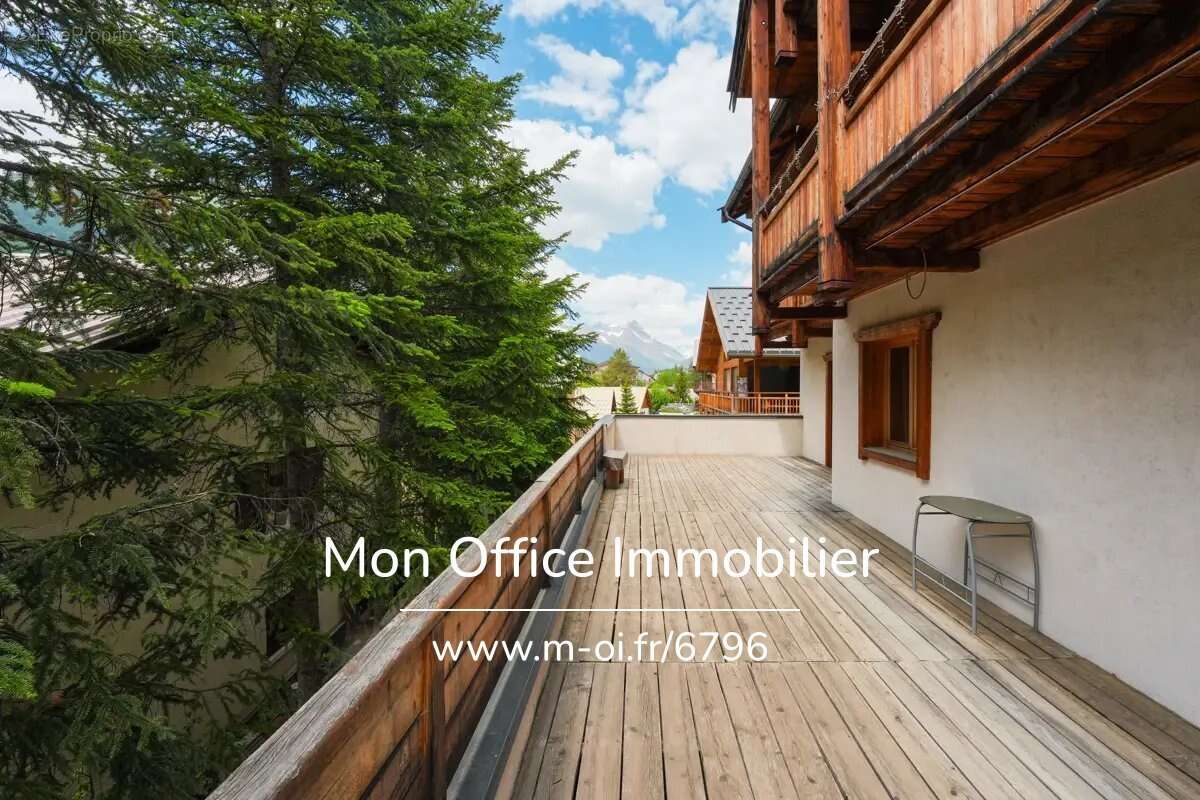 Référence : 6796-MBE. - Chalet Haut de Gamme de 350m² avec piscine et garage XXL - photo 2