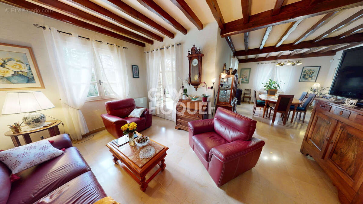 Maison à AOUSTE-SUR-SYE