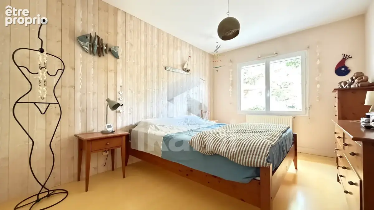 Salles   Élégante maison de plain-pied avec piscine dans un écrin de verdure - photo 6