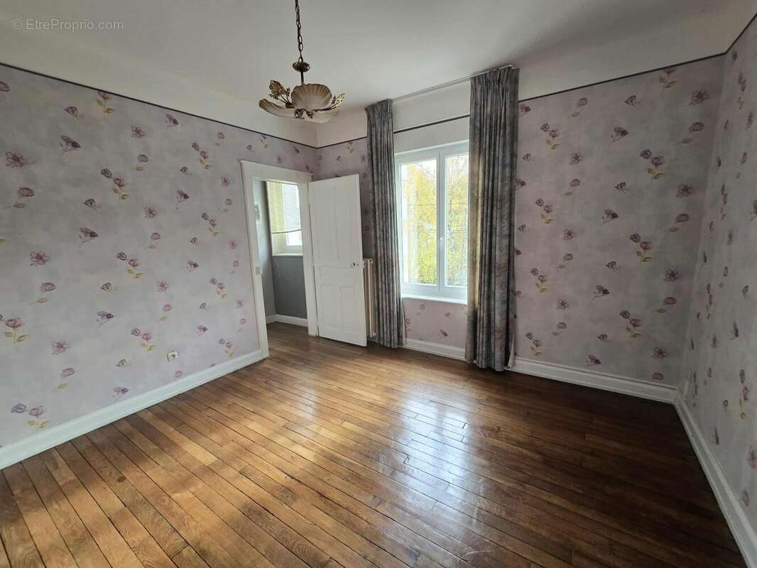 Maison à THIAUCOURT-REGNIEVILLE