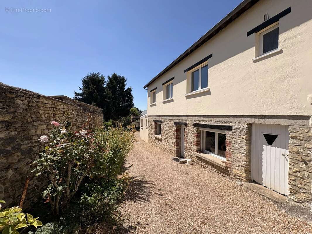 Maison familiale avec logement indépendant et dépendances - photo 15