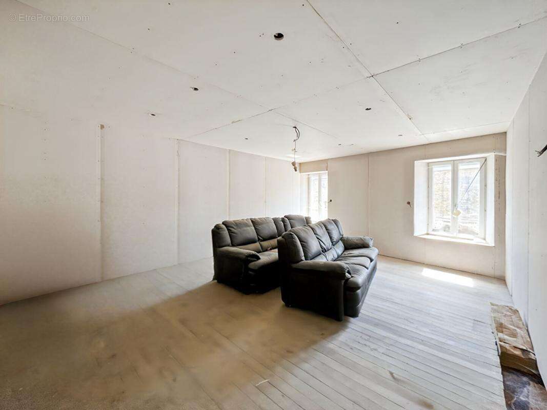 Maison à SAINT-PIERRE-SUR-VENCE