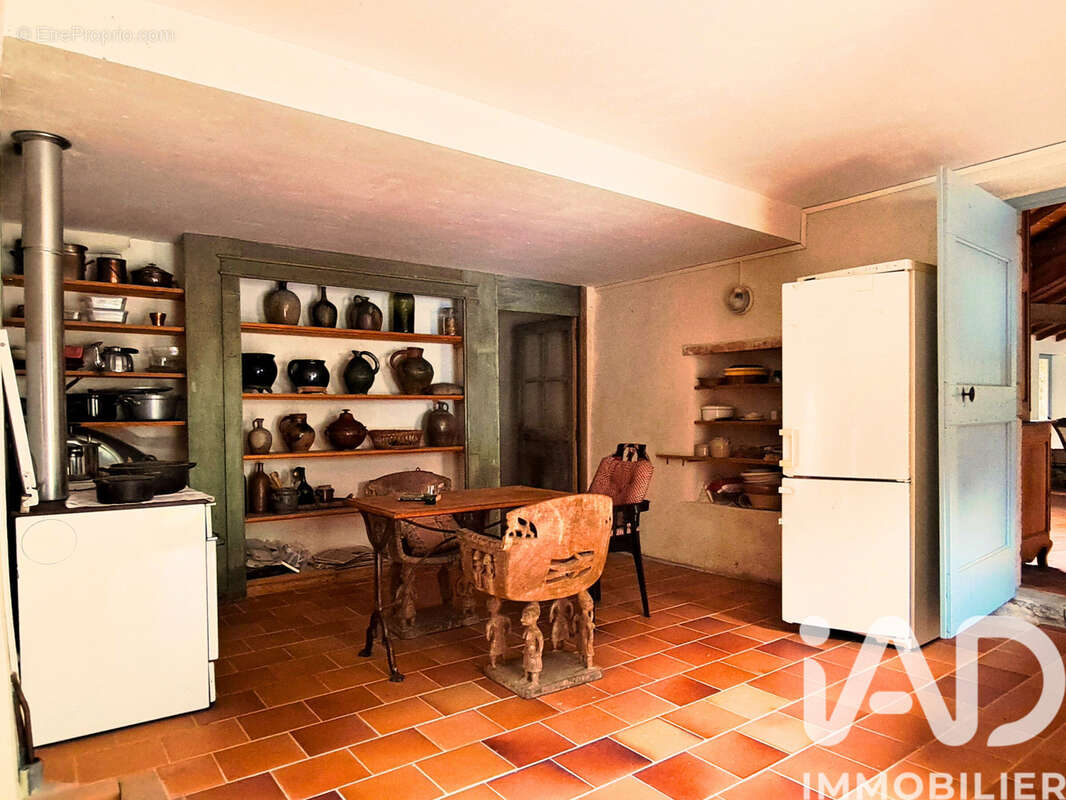 Maison 249 m² à Cros  - photo 6