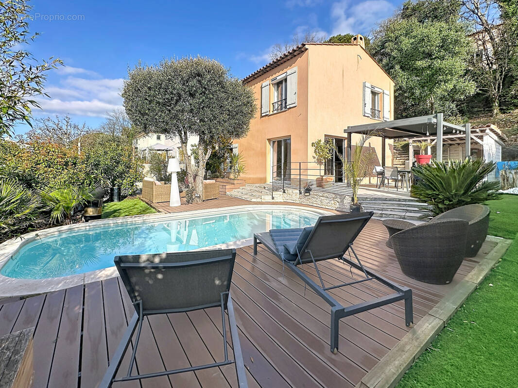 Maison à BAGNOLS-EN-FORET