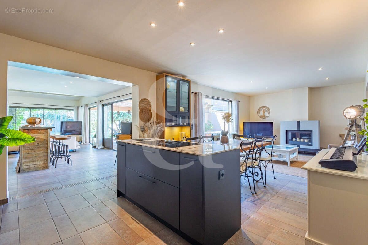 Maison à L'ISLE-SUR-LA-SORGUE