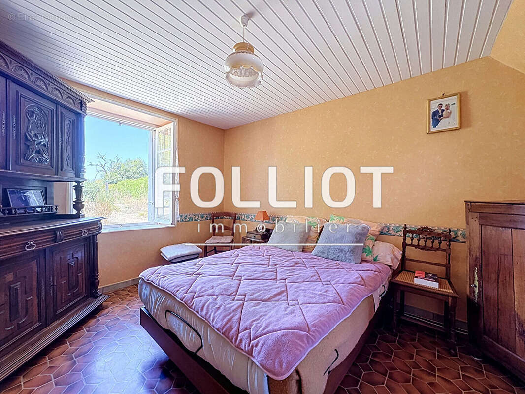A VENDRE - À rénover selon vos envies - Maison en pierre avec 4 chambres - photo 3