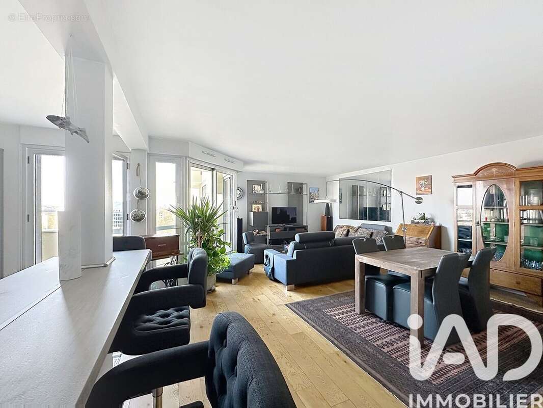 Photo 2 - Appartement à COURBEVOIE
