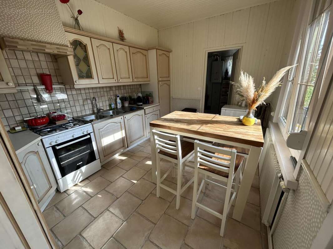 Maison 94 m² à Neuville-Saint-Remy  - photo 6