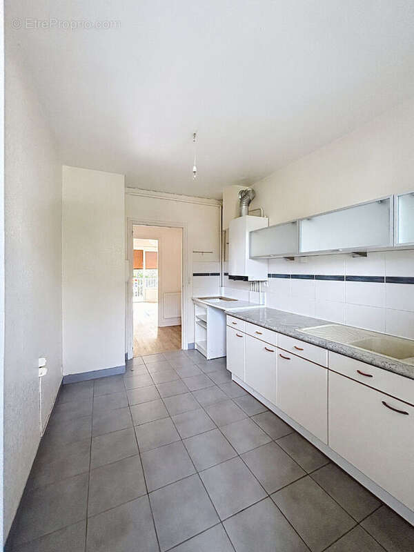 Appartement à AVRILLE