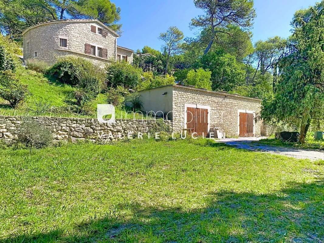 EXCLUSIVITÉ – Propriété à vendre à Saint-Rémy-de-Provence  Ancienne carrière au pied des Alpilles - photo 3