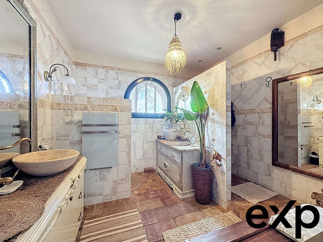 Maison à ROQUEBRUNE-SUR-ARGENS