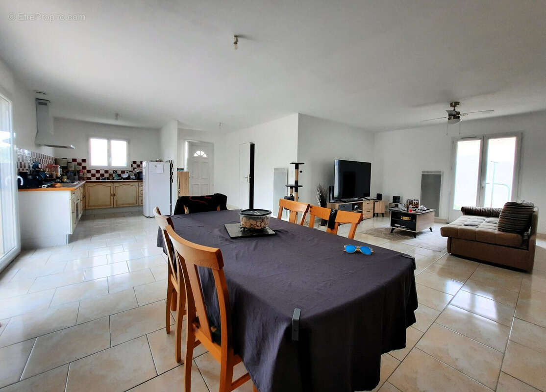 Maison 109 m² à Sainte-Gemme  - photo 5
