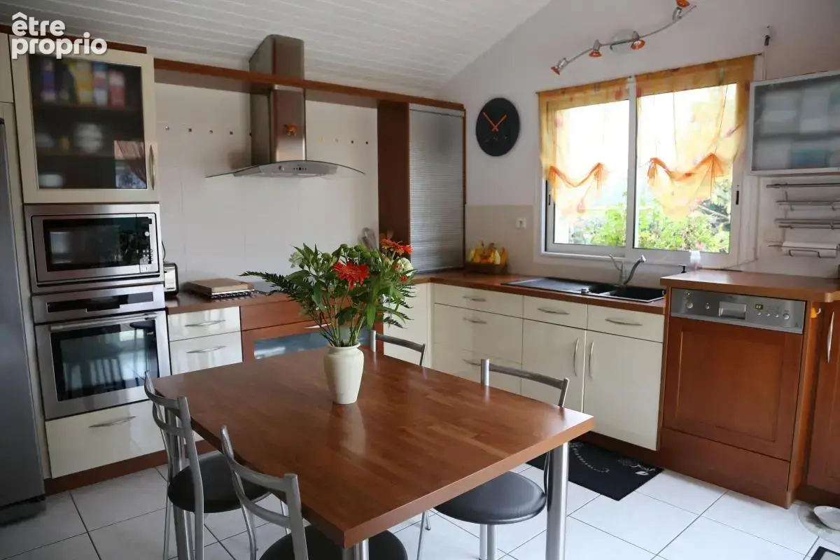 Maison 140 m² à La Seguiniere  - photo 4