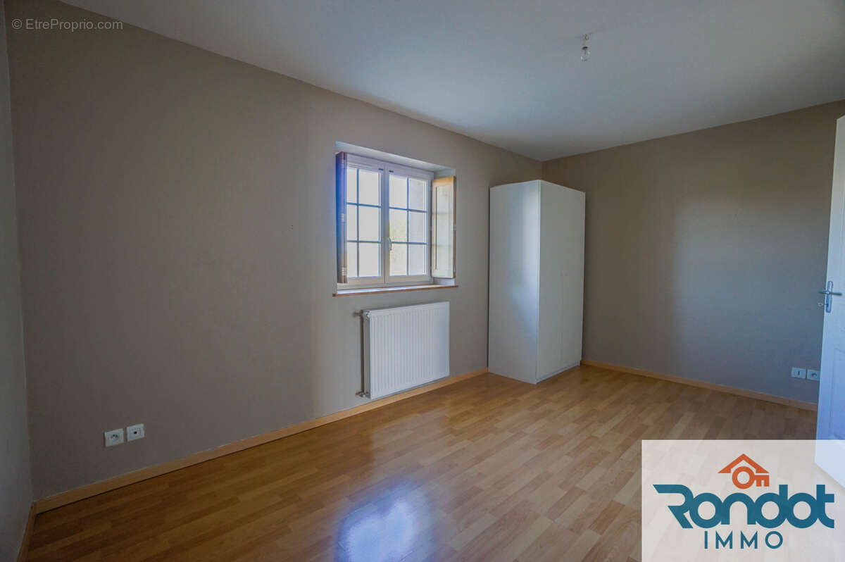 Maison de village / 6 pieces / 4 chambres / 130m2 / jardin 130m2 - photo 6