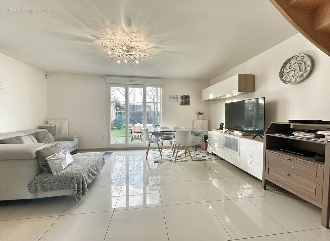 Maison à FONTENAY-LE-VICOMTE