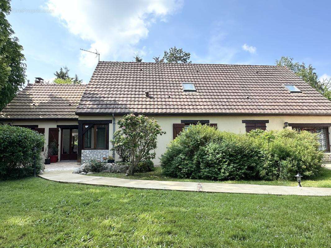 Maison à HOUDAN