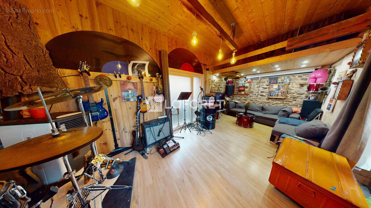 Maison à CHAZELLES-SUR-LYON