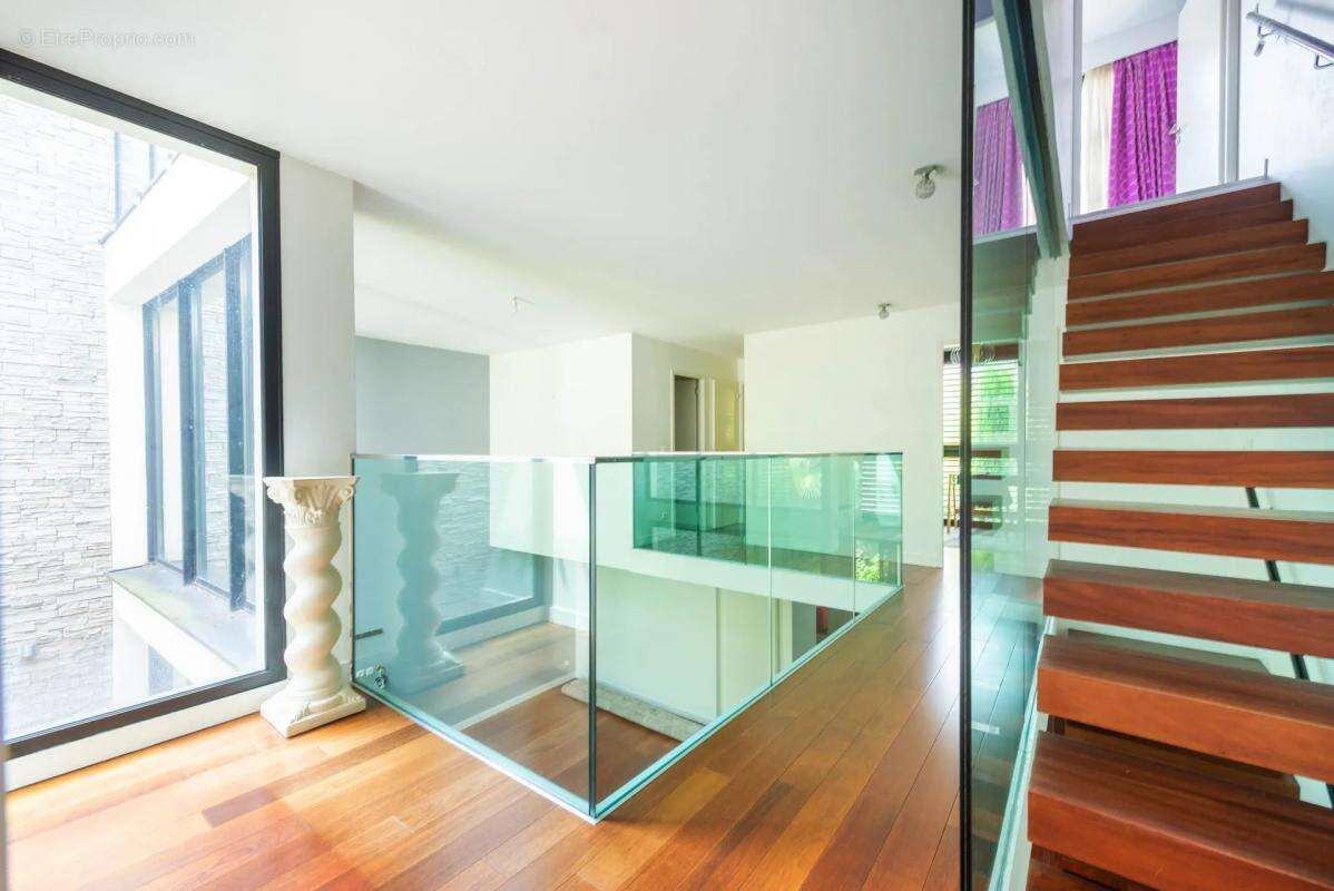 Maison à LA GARENNE-COLOMBES