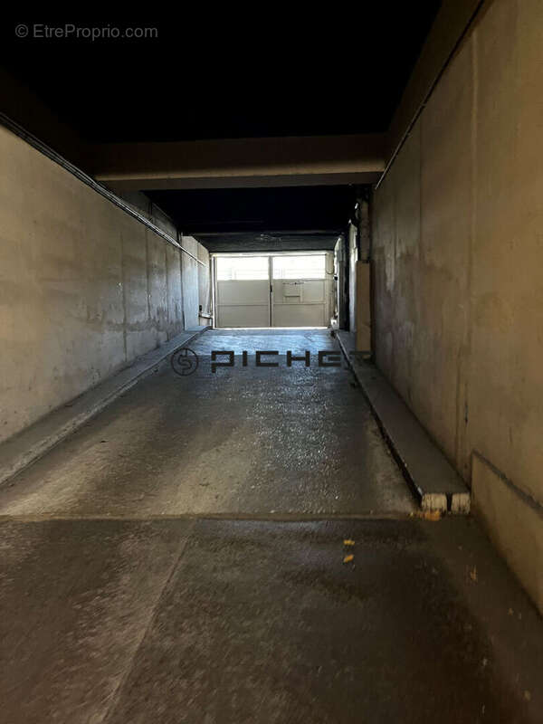 Parking à PARIS-15E