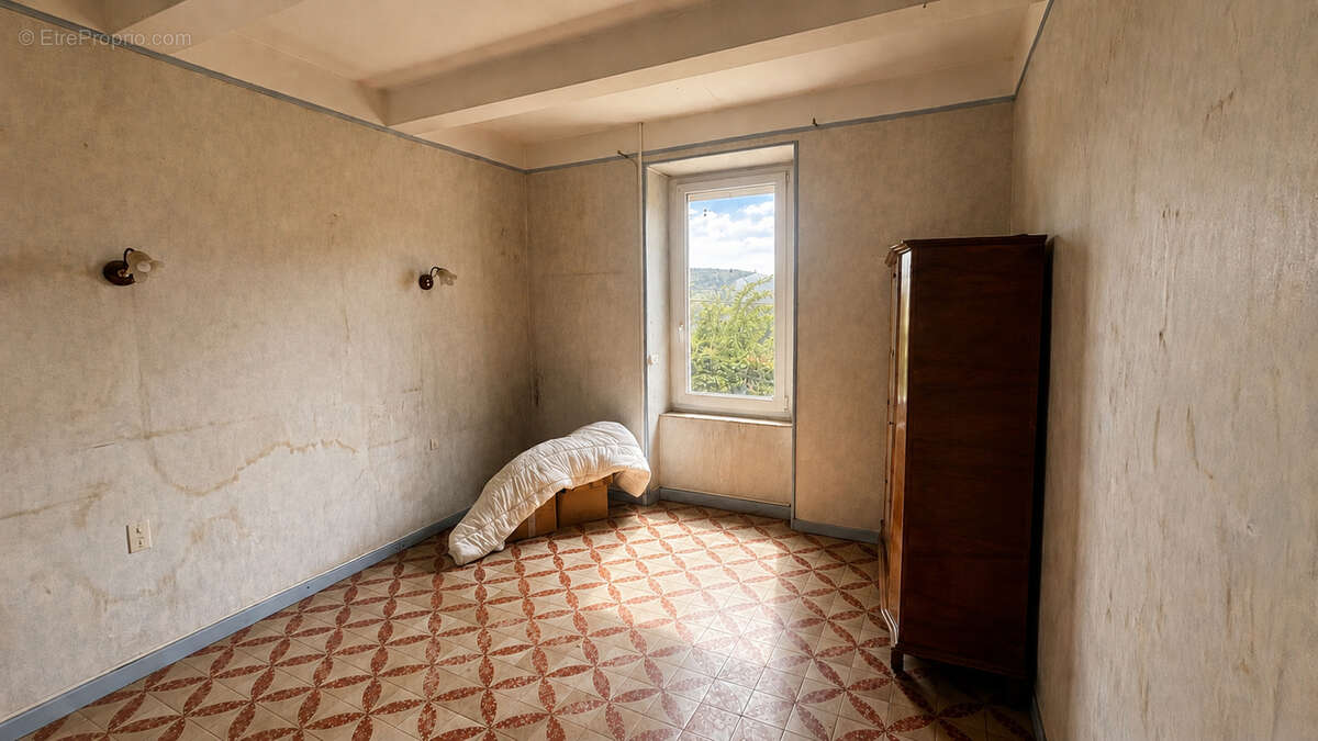 Maison à CRUZY