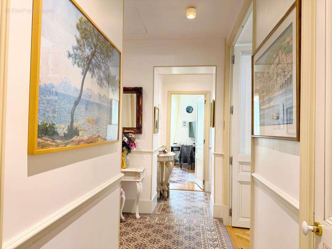 Appartement bourgeois 4P, 117 m², balcons, cave et garage – Cannes Carnot, gare à pied  - photo 11