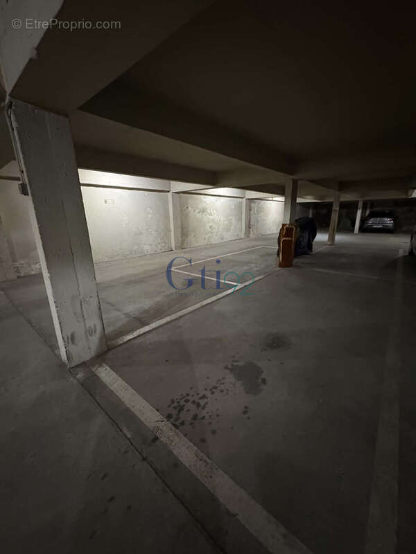 Parking a vendre avenue victor hugo - photo 2