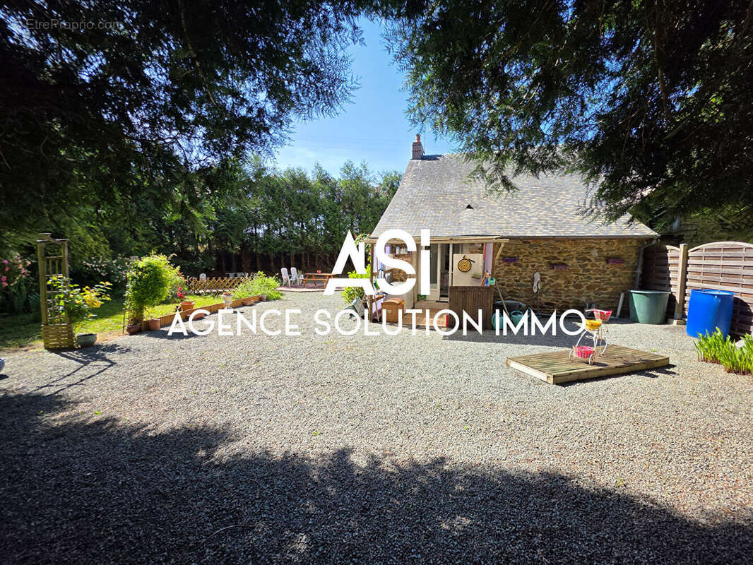 Maison à COURCITE